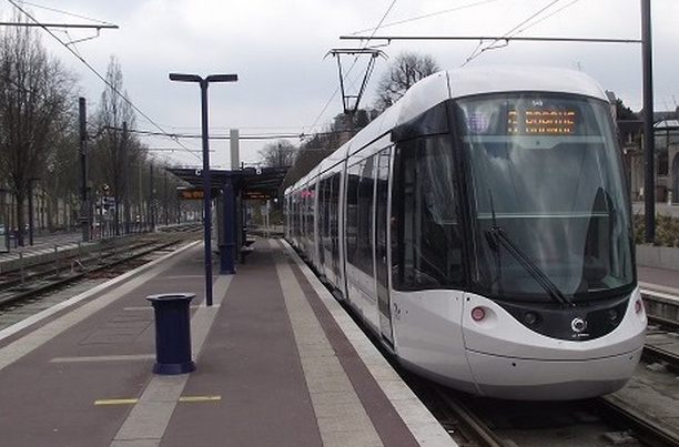 Le corps de l'adolescente était coincé entre les voie, la rame et le quai de la station avenue de Caen (Photo d'illustration)
