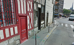 C'est dans cet immeuble au 6, rue du Cercle, près de la place du Vieux Marché que le corps a été découvert