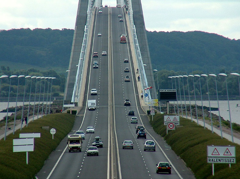 Le pont de Normandie est fermé pour une durée indéterminée ce matin dans le sens Le Havre - Caen à la suite d'un accident de poids lourd