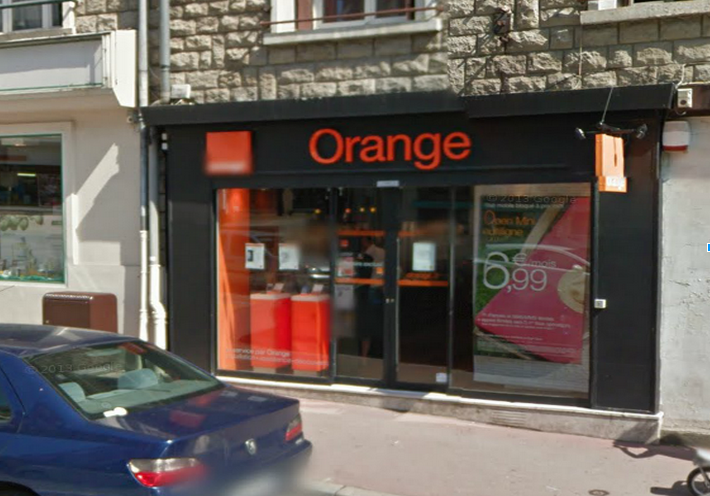 Chez Orange, à Neufchâtel-en-Bray, les cambrioleurs ont été dérangés par le déclenchement de l'alarme (@Google Maps)