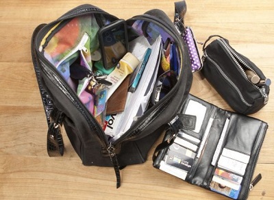 Le cambrioleur des personnes âgées s'intéressait surtout à l'argent que contenait leur sac à main  (Photo d'illustration)