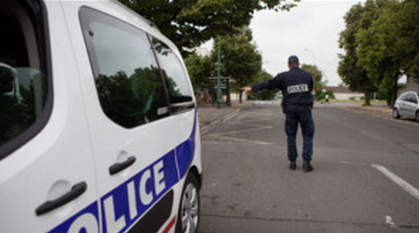 Au cours d'une opération anti-quads près de Rouen, il tente d'échapper à un contrôle de police