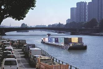 1 convoi de conteneurs fluvial (5000t) = 250 camions en moins sur les routes