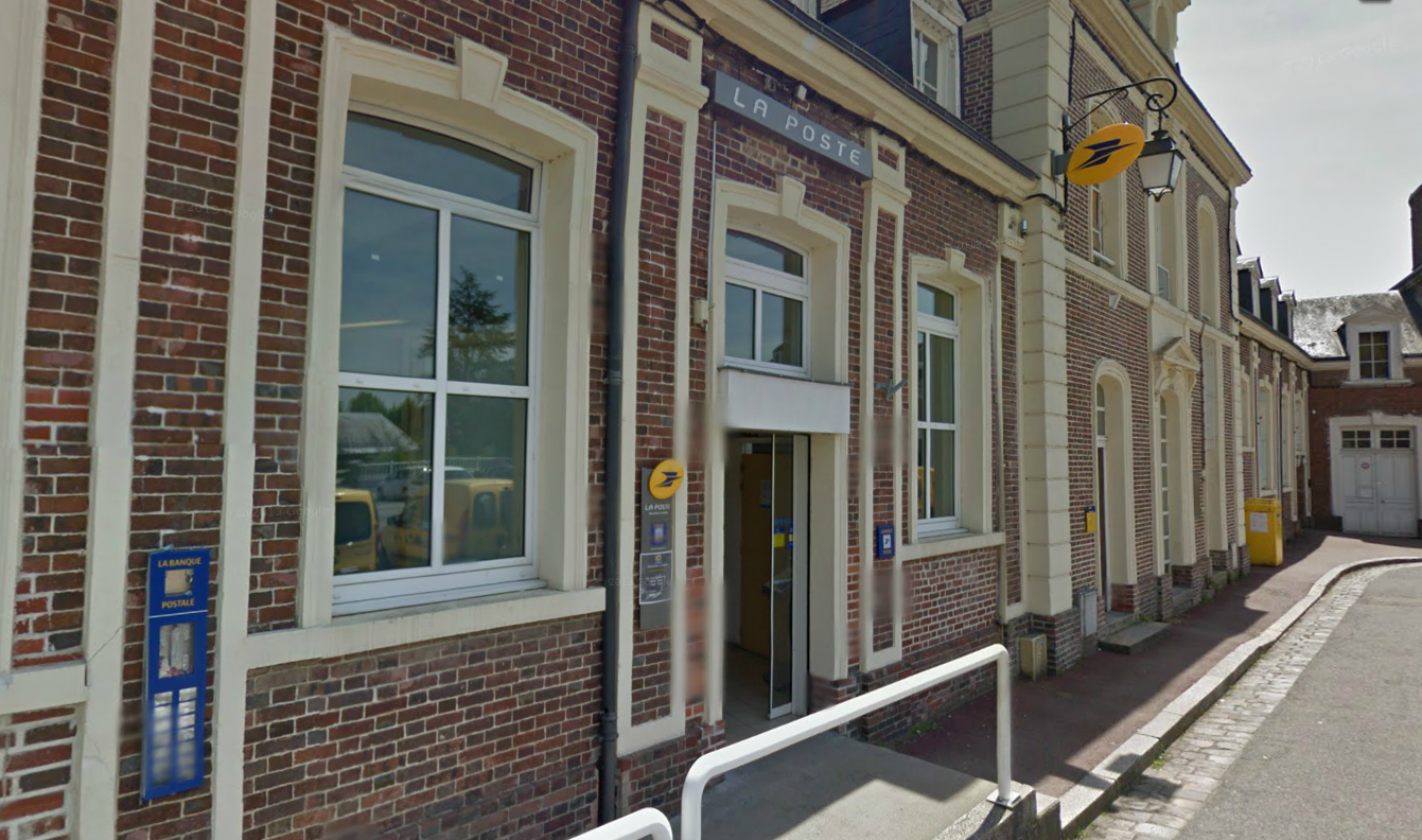 Le bureau de poste est installé place Cernot, dans le centre ville de Beaumont @Google Maps