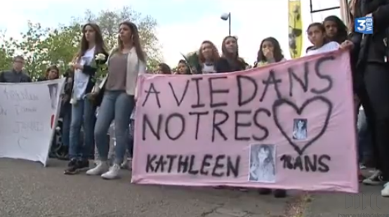 Une soixantaine de camarades et les proches de Kathleen ont participé samedi à une marche blanche à la mémoire de la jeune fille (Capture d'écran France 3 Haute-Normandie)