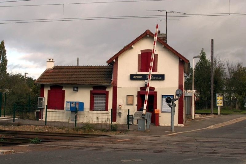 Une sexagénaire grièvement blessée par un train en gare d'Issou, près de Mantes