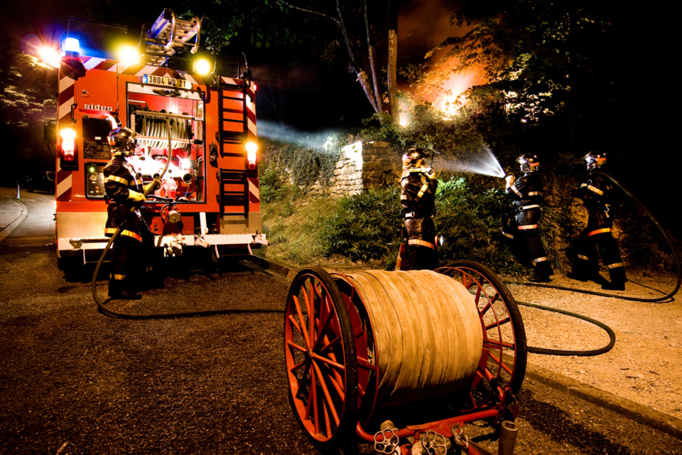 Les feux ont été circonscrits par les sapeurs-pompiers - Illustration @ Adobe Stock