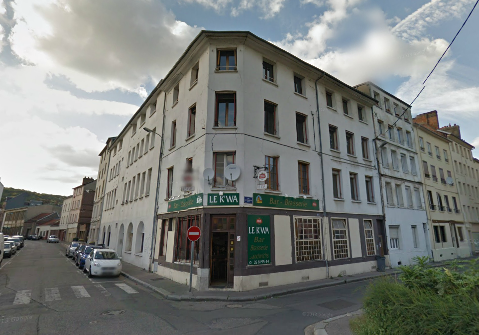 L'immeuble situé à l'angle de la rue Camille Randoing et de la rue Lafayette est vide depuis plusieurs moi. Sa façade présente d'importantes fissures (@Google Maps)