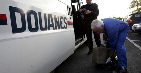 L'enquête est partie d'un contrôle de la douane au péage d'Heudebouville, sur l'A 13. Les deux occupants d'une voiture étaient en possession de cocaïne (Photo d'illustration)