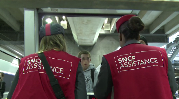 Tous les agents non grévistes sont mobilisés dans les gares et dans les trains pour porter assistance aux usagers et en particulier aux candidats au bac