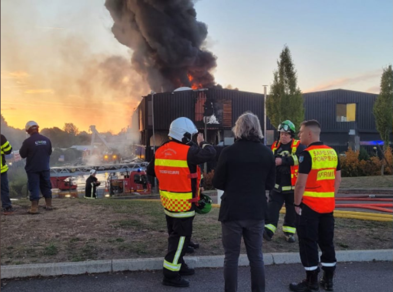 Le maire d'Orgeval s'est rendu immédiatement sur les lieux de l'incendie - Photo : Hervé Charnallet/Twitter