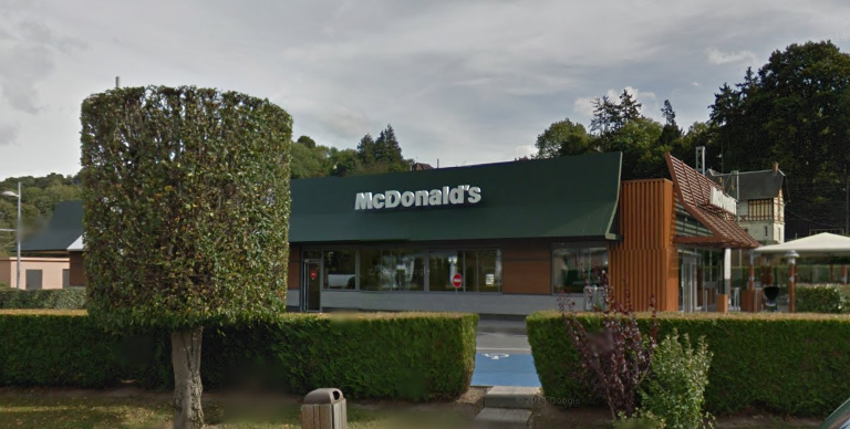 Le McDonald's était sur le point de fermer quand le braqueur a fait irruption vers 22h30