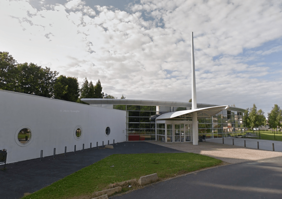 Huit salariés de la piscine Aqua bowling des Falaises se retrouvent au chômage technique le temps des réparations -  Illustration © Google Maps