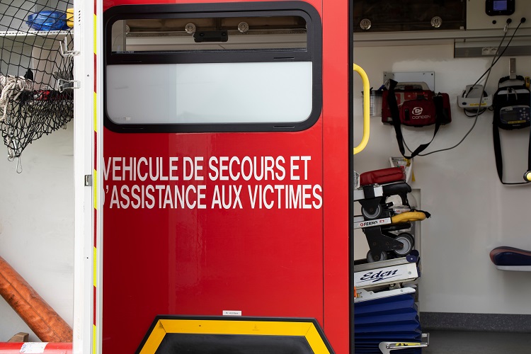 Les sapeurs-pompiers sont inytervenus avec plusieurs véhicules de secours et d'assistance aux victimes - Illustration © Adobe Stock