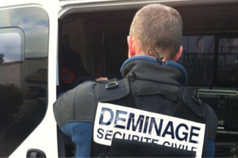 Les démoineurs de Caen, appelés sur place, ont procédé à une levée de doute : le paquet contenait une poudre blanche inoffensive  - Illustration