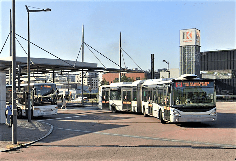 Les deux vols avec violences ont eu lieu à la gare routière du Teor, avenue du Mont-Riboudet dans le même créneau horaire   - Illustration