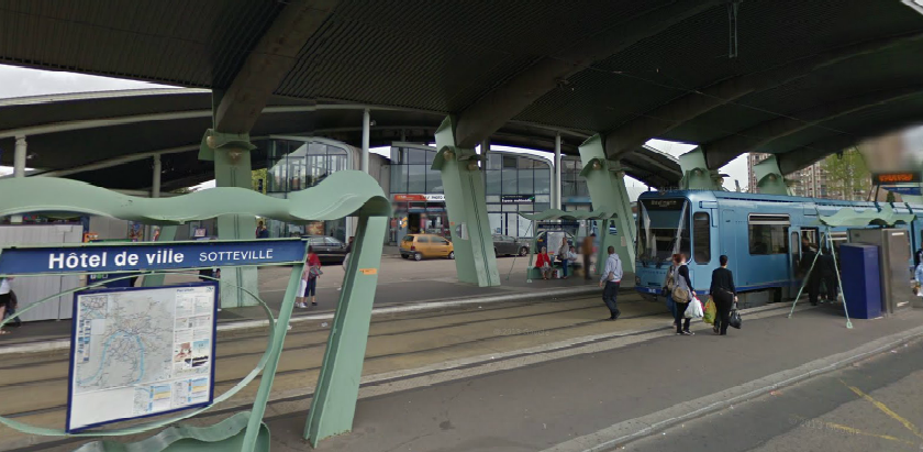 L'accident est survenu à hauteur de la station de métro Hôtel de ville à Sotteville-lès-Rouen