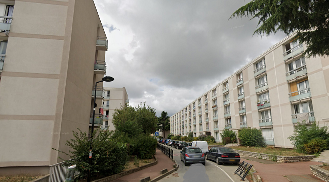Les immeubles de l'allée des Yvelines, à Trappes, sont connus pour abriter des trafics de stupéfiants - Illustration © Google Maps