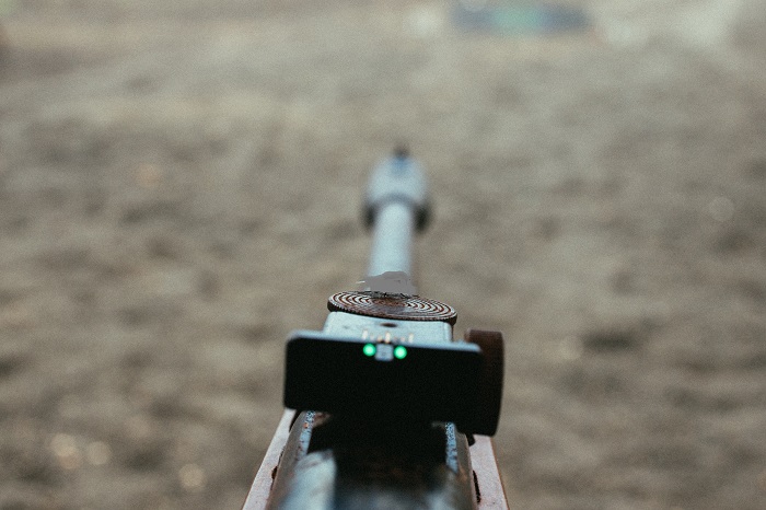 Le quadragénaire a tiré à trois reprises depouis une fenêtre de son entreprise - Illustration © Adoibe stock