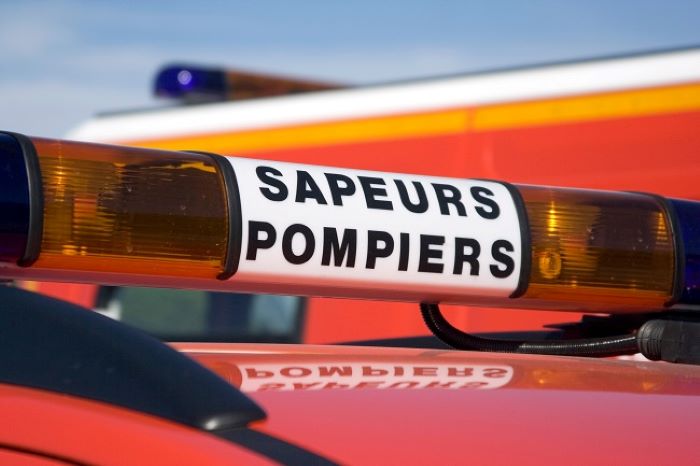 Les sapeurs-pompiers ont transporté quatre blessés légers au CHU Charles-Nicolle - Illustration © Adobe Stock