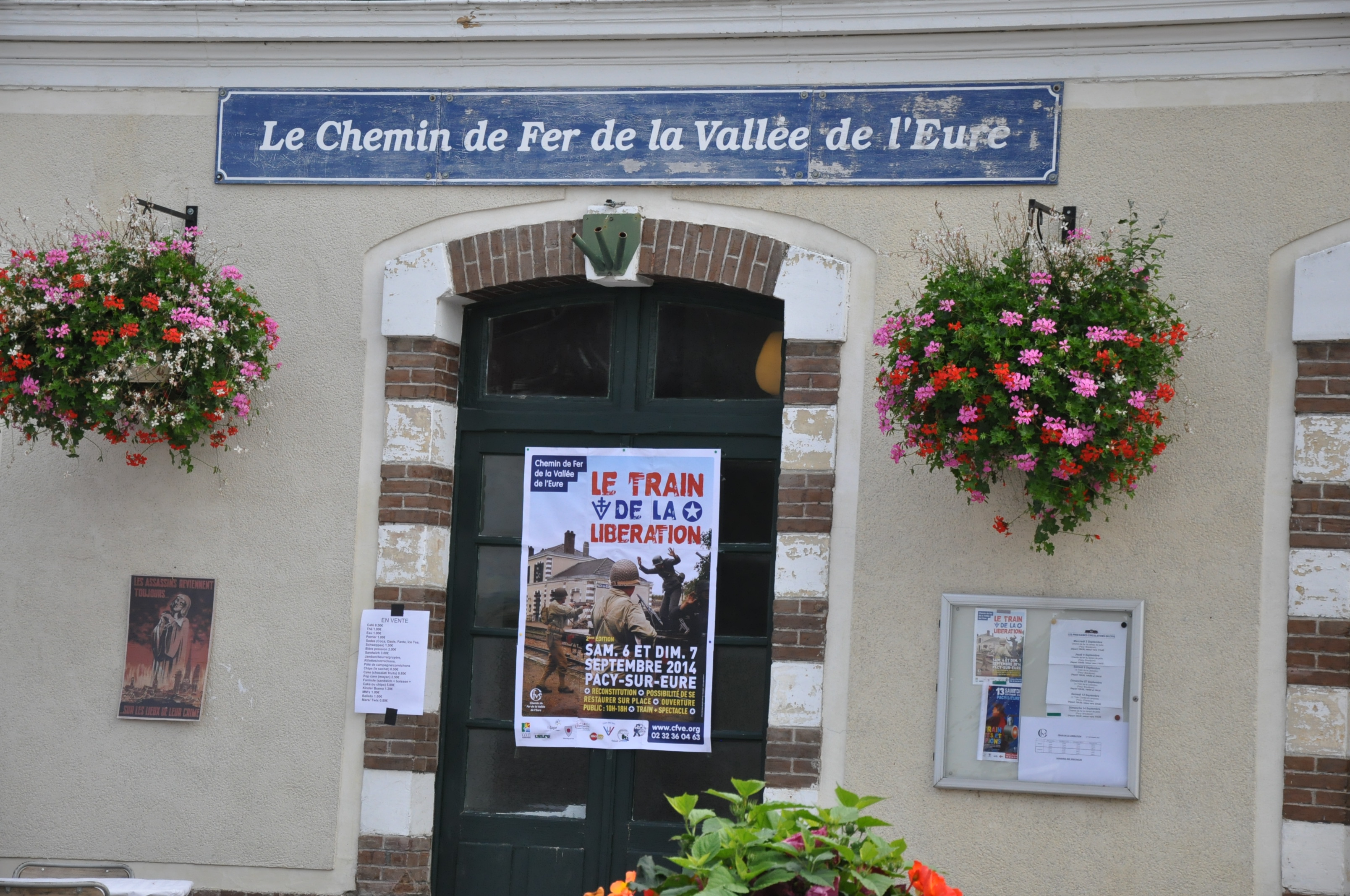 La Libération de Pacy est à vivre autour des animations mises en place à la gare, par l'association du Chemin de Fer de la Vallée de l'Eure  (Photos : @infoNormandie.com)