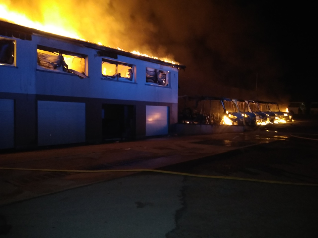 Des moyens conséquents ont été engagés pour lutter contre l’incendie - Photo @ Sdis76