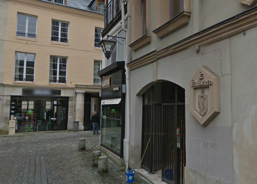 Les trois hommes sont restés bloqués dans l'ascenseur de cet immeuble, le "Verhaeren", situé au n°1, rue Verhaeren, pas très loin de la rue du Gros Horloge, à Rouen (@Google Maps)