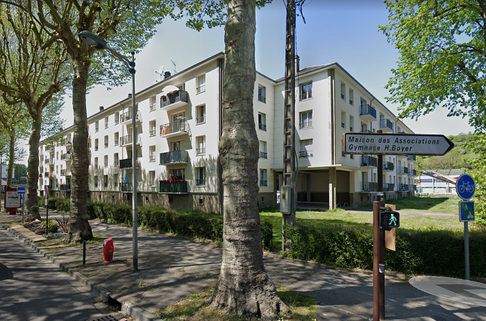 La victime a chuté du troisième étage de cet immeuble. Accident ou tentative de suicide ? Une enquête est ouverte - Illustration