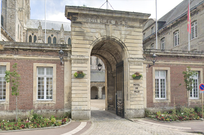 La mairie de Fécamp était fermée quand le citoyen belge y a pénétré samedi pour y réclamer à manger et à boire- Illustration © Google Maps