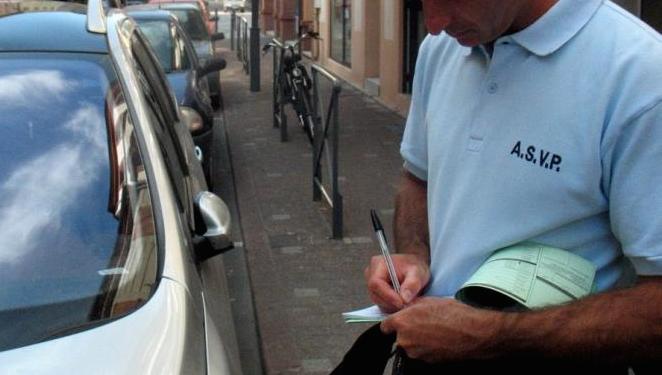 Les ASVP sont plus spécialement chargés de veiller au respect du stationnement et le cas échéant de verbaliser les contrevenants (Photo d'illustration)