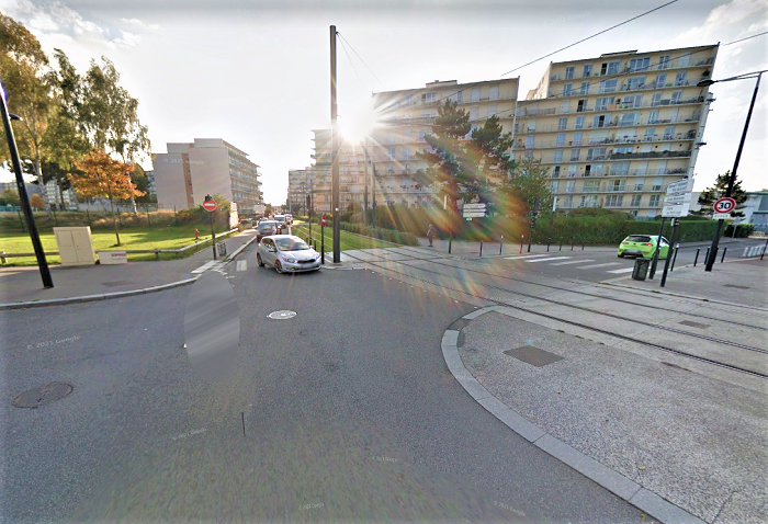 Les deux véhicules sont entrés en collision à l'intersection de la rue Pauline-de-Kergomard et de l'avenue du Mont-Gaillard - Illustration