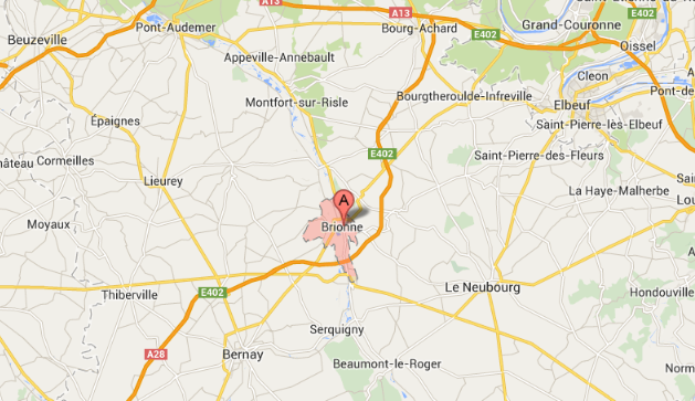 Incendie à Brionne : 350 tonnes de paille détruites, les pompiers toujours sur place