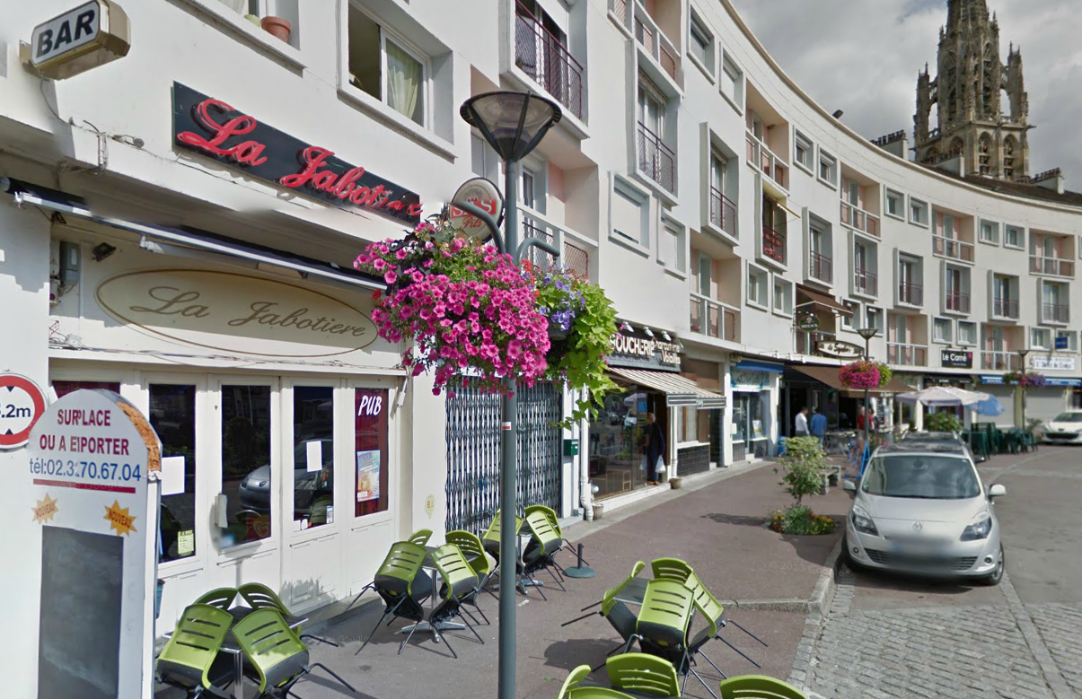 Le cambrioleur présumé du bar de la Jabotière, place d'Armes, avait travaillé une quinzaine de jours dans le débit de boissons et avait conservé un jeu de clés (@Google Maps)