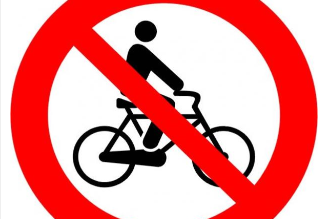 Rouen : Il voulait déjeuner en tête-à-tête avec son vélo ! Le papy violent est expulsé du restaurant