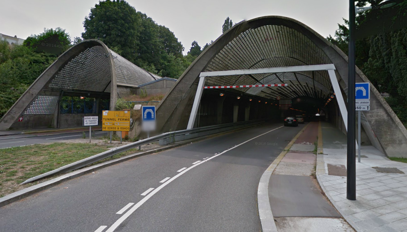 Le tunnel Jenner est un tunnel routier à double tube de 680 mètres, situé en centre-ville du Havre dans le prolongement du Cours de la République. Il relie la ville basse (centre-ville) et la ville haute