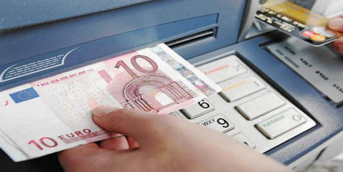 Yvelines. Deux individus le délestent de l'argent qu'il venait de retirer à un distributeur au Vésinet