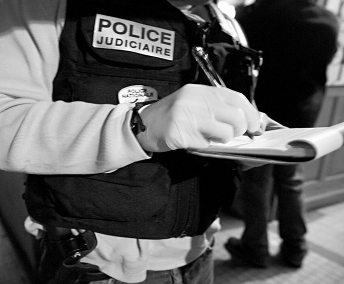Les enquêteurs de la police judiciaire de Versailles ont procédé aux relevés d'empreinte et de traces ADN sur les lieux de l'agression (Photo illustration  @DGPN)