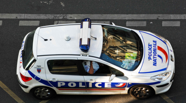 Les policiers de la brigade spécialisée de terrain (BST) ont reconnu dans les phares de leur véhicule les trois occupants de la Mégane volée (Photo d'illustration)