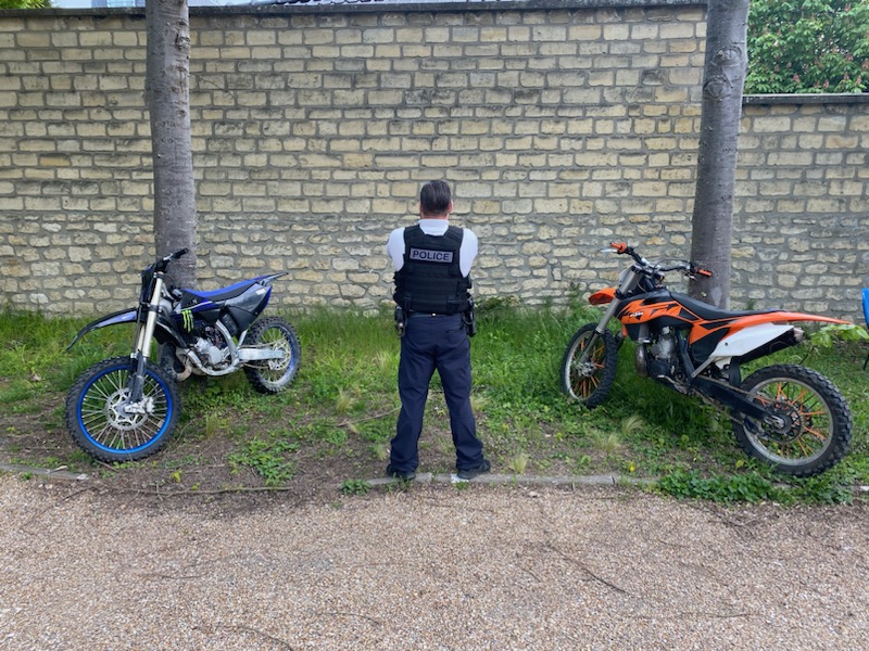 Les deux motos dont une était signalée volée ont été confisquées pour les besoins de l’enquête - Photo @ DDSP78