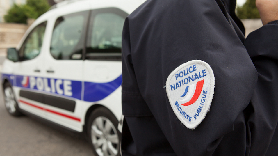 Ivre au volant, il provoque un accident, frappe un automobiliste et raconte une histoire aux policiers