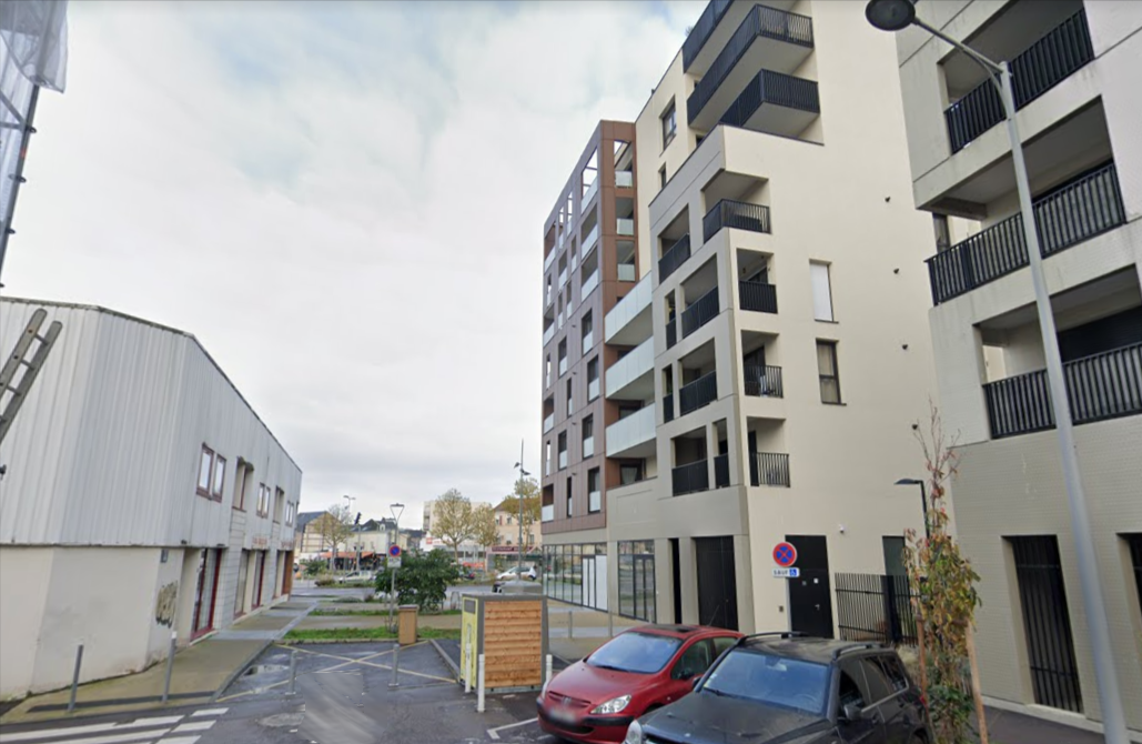 La jeune fille était seule dans l'appartement d'où elle a chuté au cinquième étage, rue Louis-Poterat - Illustration Google Maps