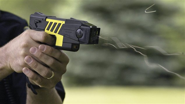 Les policiers ont fait usage de leur pistolet à impulsion électrique (Photo d'illustration)