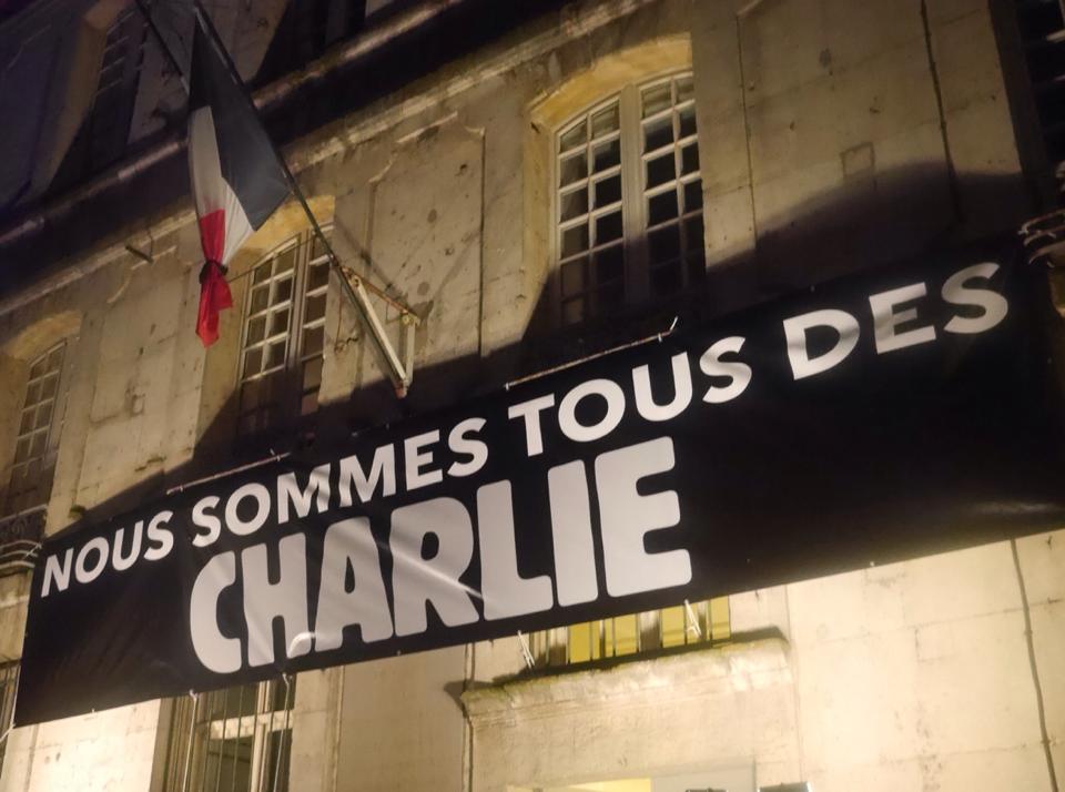 L'hommage de toute une ville pour les victimes de l'attentat (Photo extraite de la page Facebook de Hervé Maurey)