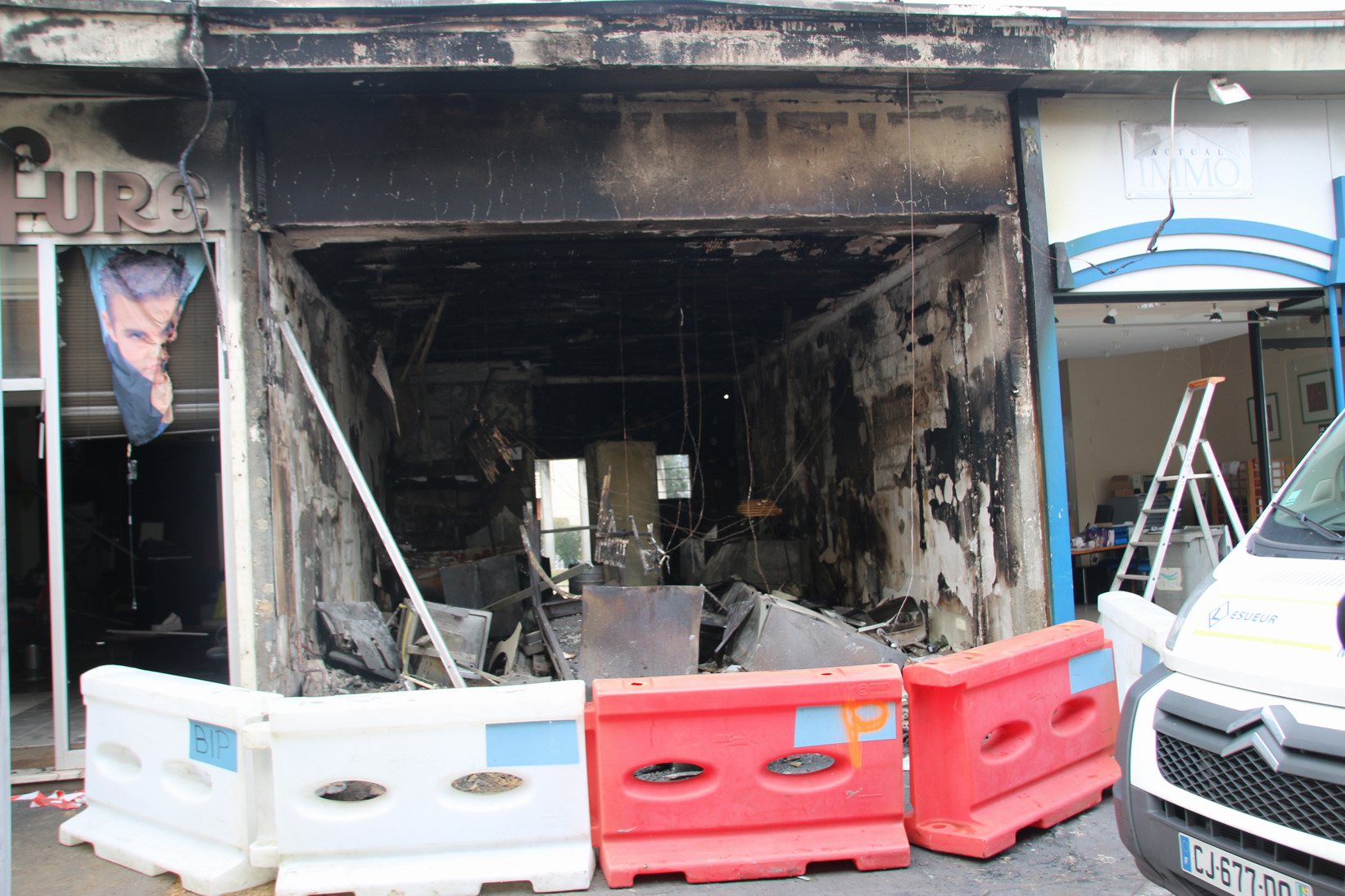 Le kebab a été entièrement soufflé par l'explosion suivie par un incendie (Photo Céline Jégu)