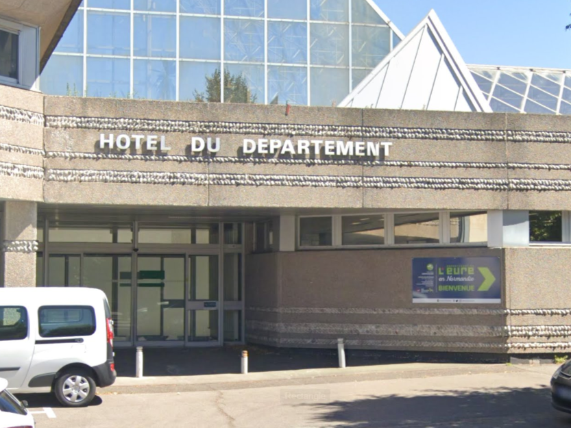 Dans une tribune,  39 conseillers départementaux de l'Eure condamnent les violences et les destructions