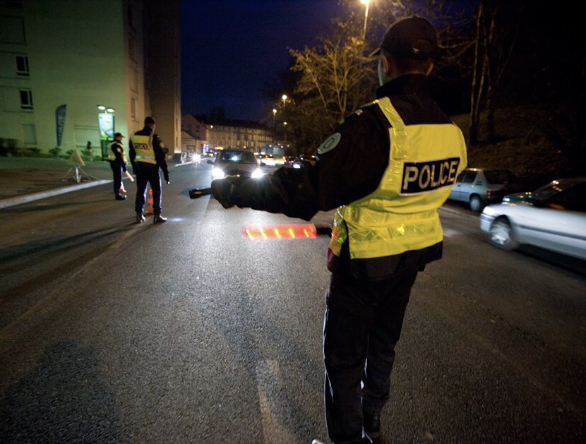 Le conducteur en infraction, sans permis et positif au cannabis, a refusé d'obtempérer au contrôle de police et a pris la fuite - Illustration © DGPN