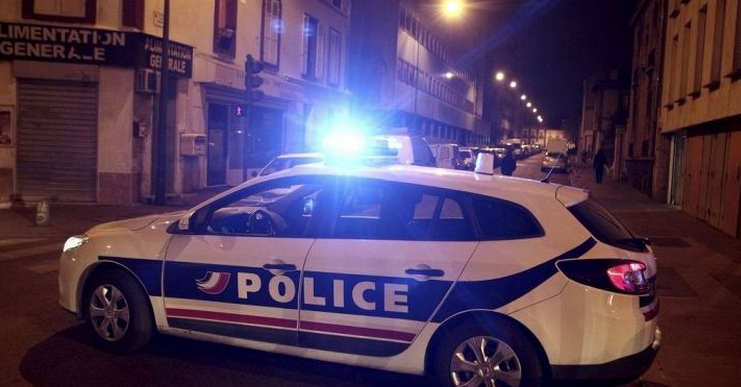 C'est au cours d'une patrouille avenue de Bretagne, rive gauche de Rouen, que les policiers ont remarqué la présence d'un homme nu et recroquevillé dans une porte cochère (Photo d'illustration)