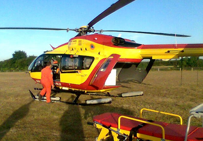 L'un des conducteurs blessé grièvement a été transporté au CHU de Rouen par l'hélicoptère de la sécurité civile Dragon 76, sous assistance médicale (Photo d'illustration)