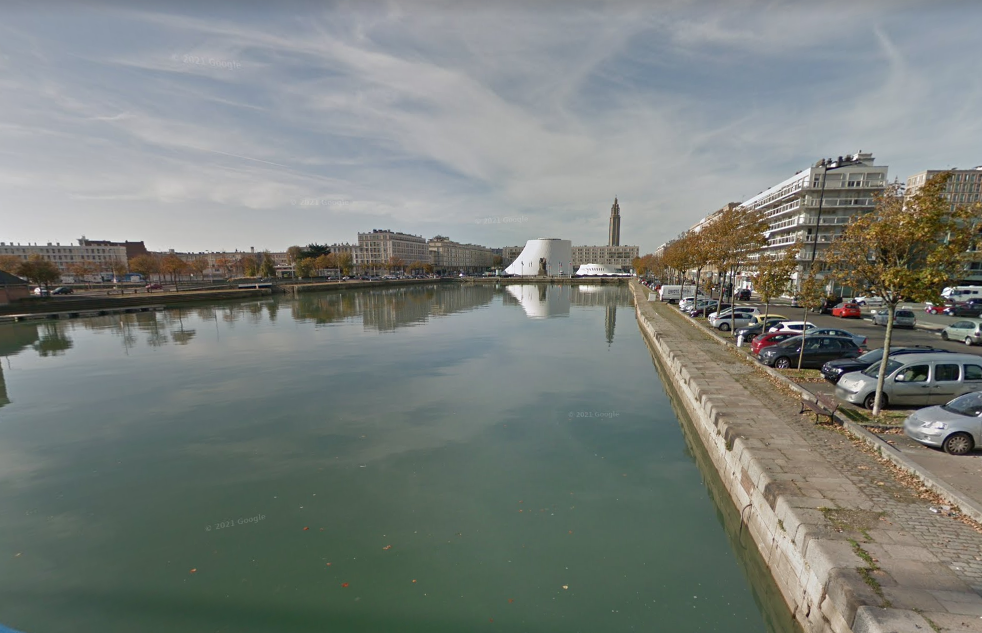 L'homme est tiombé dans le bassin du Commerce dans des circonstances indéterminées - Illustration © Google Maps