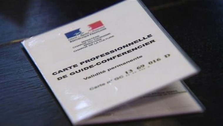 Les guides-conférenciers ont manifesté à Versailles : ils craignent la suppression de leur carte professionnelle